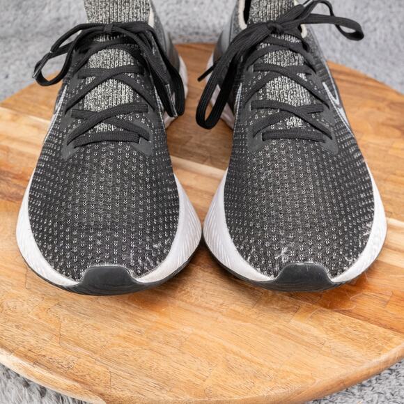 Nike React Flynit CD4371-012 Men’s Size US 10 Black White Running - Picture 3 of 7